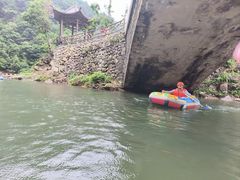 -安吉龙王山峡谷漂流