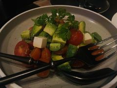 牛油果番茄菲达芝士沙拉-wineapp葡萄酒餐吧(外滩金融中心店)
