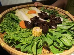 -尚尚仙·酸汤猪手·猪肚鸡火锅(华联万柳购物中心店)