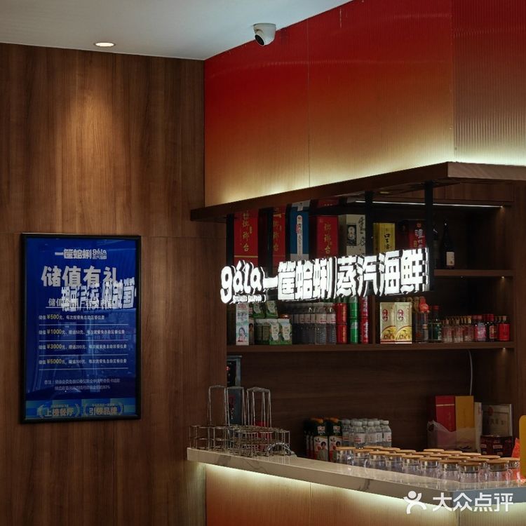 来青岛吃蒸汽海鲜必选一筐蛤蜊