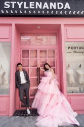 俏皮可爱-巴黎婚纱摄影工作室