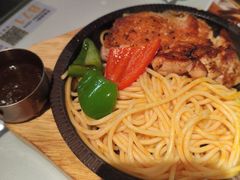 铁板黑椒鸡腿扒配意面-文通冰室(东方宝泰店)