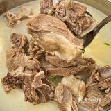 在庭院里吃全羊宴真的好惬意～