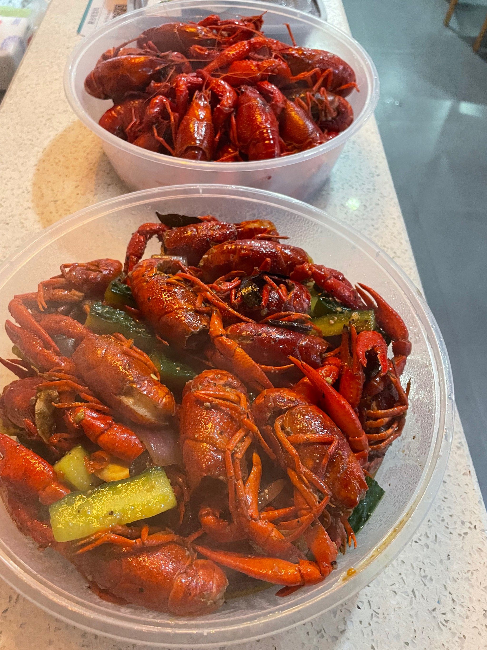 回去又打包了两份龙虾.本人在衢州没吃到过这么干净且又大的龙虾