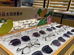 -LOOK眼镜·蔡司依视路配镜(宝山万达店)