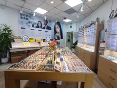-天空之镜眼镜店蔡司依视路配镜授权零售店(望京颐堤港店)
