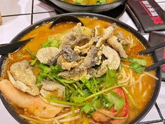 招牌炸酱酸辣米线-肥汁米蘭香港米线(长宁来福士店)