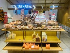 面包甜点陈列柜-西村叔叔的店·面包·甜品·蛋糕(崂山丽达店)