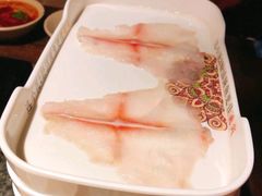 -老牌坊云南鱼豆花火锅(哈西万达店)