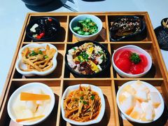 九宫格玲珑前菜-新仙清汤牛腩(铜锣湾店)