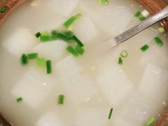 砂锅龙骨萝卜汤-百年粉蒸牛肉