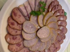 特色香肠拼盘-梓檚中餐厅湖北菜小龙虾武昌鱼排骨藕汤(黄鹤楼店)