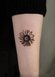 -鳌首刺青纹身 穿孔饰品店