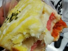 奶酪三角面包配牛奶-味多美蛋糕(亚非大厦店)