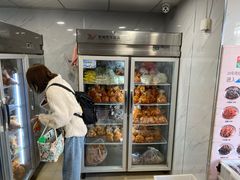 面包甜点陈列柜-传闻来紫菜包饭·打糕(西塔韩百店)