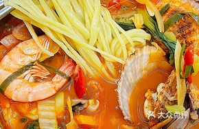Three Delicacies Stir-Fried Noodles