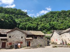 -高荡千年布依古寨旅游景区