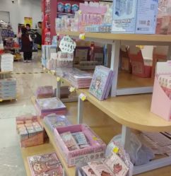-卡通派潮品玩具折扣仓(青岛新城吾悦广场店)