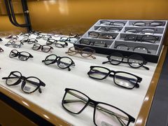 -罗伯特眼镜·蔡司官方授权(罗湖国贸店)