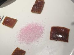 鸭皮蘸粉色砂糖-味+新京宴·烤鸭·北京菜(创意谷店)
