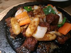 铁板松子牛肉粒-蜜桃餐厅·伴山(湖滨商业街店)