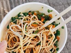 -球场热干面老店