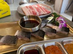 -围炉肉舍丹东海鲜烤肉·烤活鳗(步行街店)