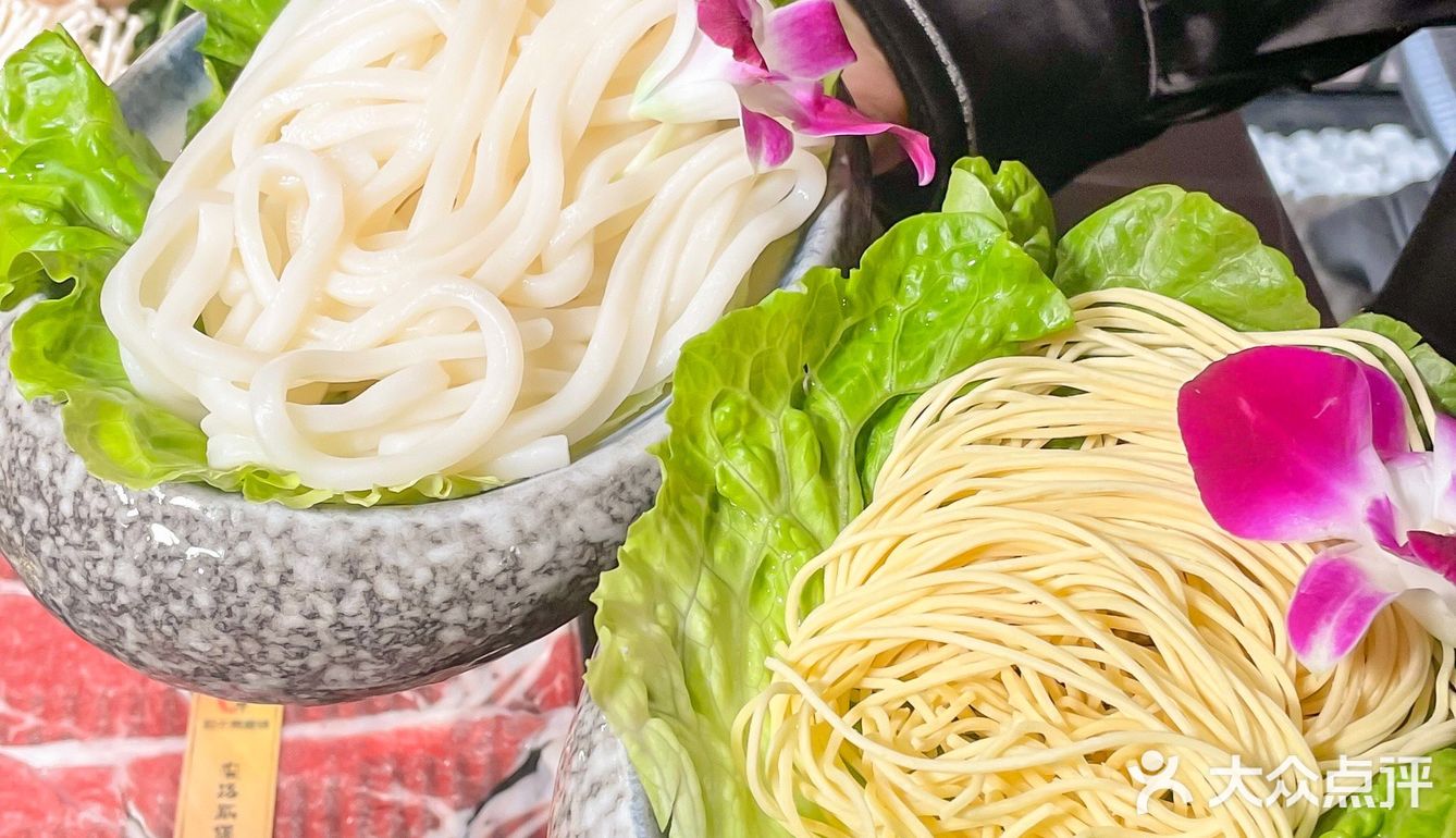 约会就来吃牛牛和牛寿喜锅，超满足✅