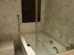 -深圳富苑皇冠假日套房酒店
