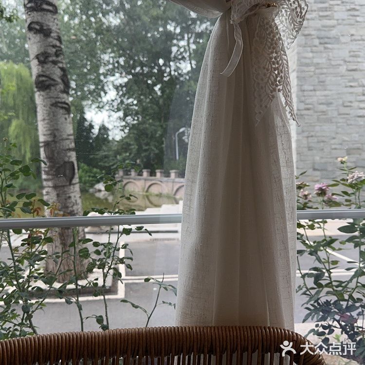 尤其是小乳鸽比某小汤要大，味儿更足。最最重要的是