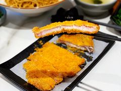 馋嘴炸猪排-馋三尺蟹粉小笼(人民广场店)