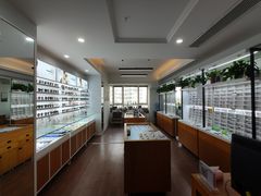 -视野联行眼镜•蔡司•依视路(温江店)