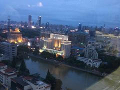 -云顶旋转自助景观餐厅