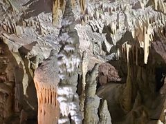 -波斯托伊纳溶洞