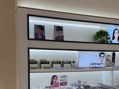 -J-Optical佳视明眼镜·蔡司视觉(青岛金茂览秀城店)