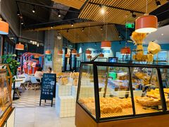 面包甜点陈列柜-Dough&Joe团憩(瑞虹天地月亮湾店)