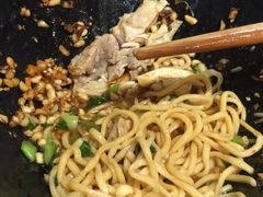 -两勺子一碗口水鸡拌面