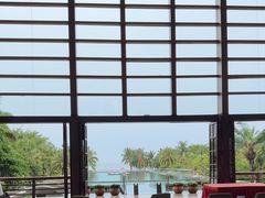 -亚龙湾喜来登·美景台大堂吧