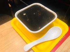 汤丸配芝麻糊-满记甜品(友谊国贸城店)