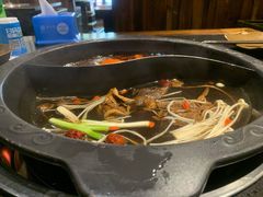 菌汤麻辣鸳鸯锅-宽板凳老灶火锅(簋街店)