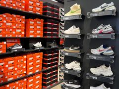 -百年港湾奥特莱斯(香炉礁店)