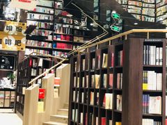 -钟书阁(群光广场店)