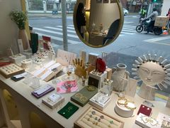 -LADY FAFA(巨鹿路陕西南路路口店)