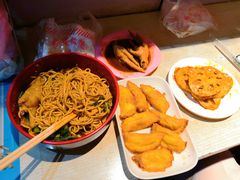 -爆炸头阿姨小四川正宗川味小吃(无任何分店)