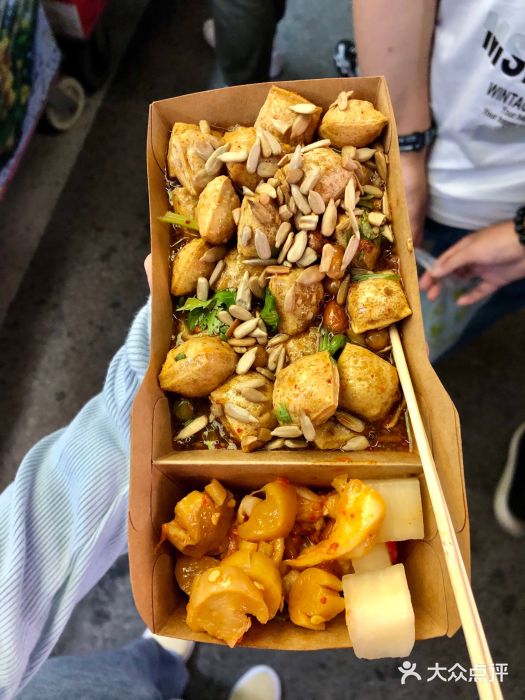 环联1904火车夜市臭豆腐图片
