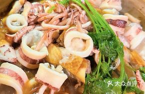 Sea Fishing Squid Chicken Pot