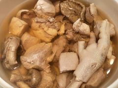 皇帝菇炖土鸡汤-荣粤酒家·融合粤菜