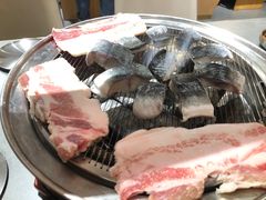 -围炉肉舍•炭烤活鳗•丹东海鲜烤肉(步行街店)