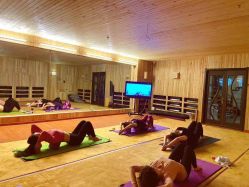 -威思丽高温瑜伽会馆