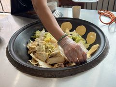 -粘豆包柴火铁锅炖
